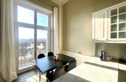 Quartier de la Place-Vendome Apartment | Paris ❤️Stunning View❤️ Tuileries Garden and Louvre Apt ❤️4/5 Bdr 8/10P