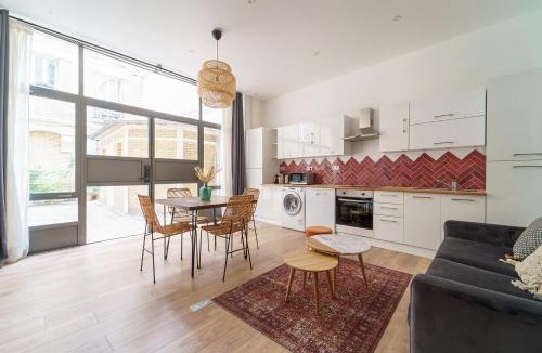 Hopital Saint-Louis Apartment | Parisuites Central Canal Saint Martin Chic & Design & Cosy