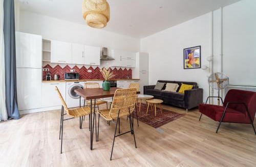Hopital Saint-Louis Apartment | Parisuites Central Canal Saint Martin Chic & Design & Cosy
