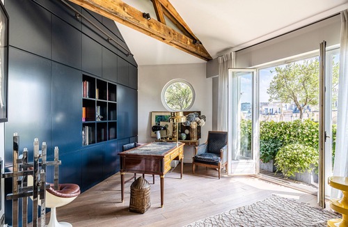 16th Arrondissement Apartment | Penthouse Offrant une vue sur la Tour Eiffel, Avec Balcons au Calme Absolu