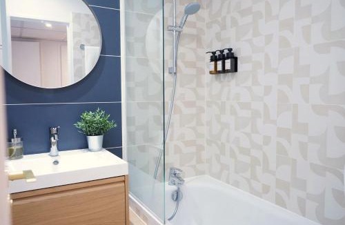 Issy-les-Moulineaux Apartment | Pop Appart - Expo Paris Porte de Versailles - Balcon - Climatisation - Parking