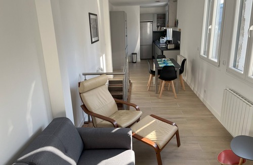 Le Plateau House | Quiet 80m² house/loft with garden and private parking, close to Paris and Disney