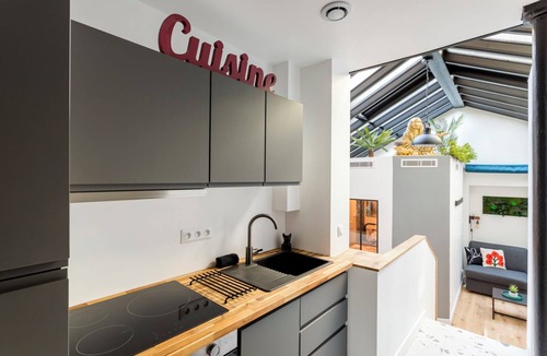Grenelle House | Relais Cocorico - Town House 4 Private Suites, AC Cinema Gym & Sauna