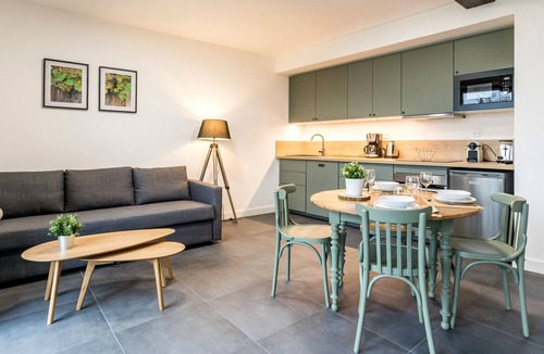 La Haie-Fouassiere Cottage | Renovated barn near Nantes with spa and garden