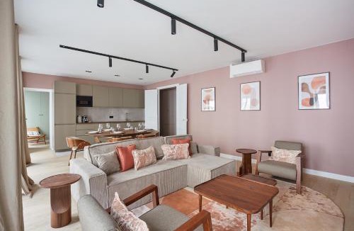 Saint-Merri Apartment | Residence beaubourg by Studio prestige