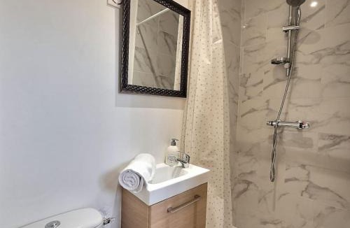 Chelles Apartment | Road Stop Studio *Paris*Disney*Gare*