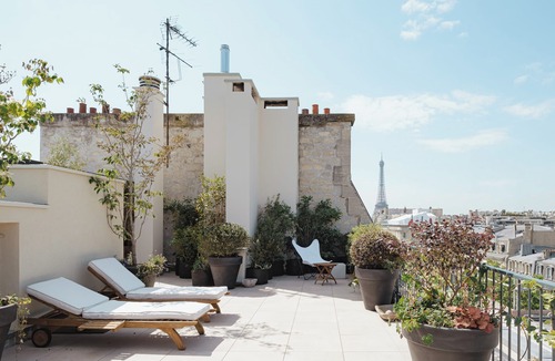 Chaillot Apartment | Rooftop Views of the Arc de Triomphe, by Veeve
