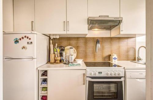 Quartier de la Folie-Mericourt Apartment | Rue Saint-Maur 1-Bed Studio Balcony and View