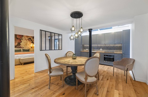 Archives Apartment | Scarlett, 2BR/2BA, 6 people