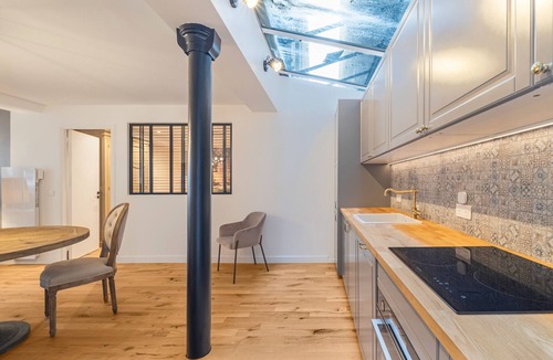 Archives Apartment | Scarlett, 2BR/2BA, 6 people