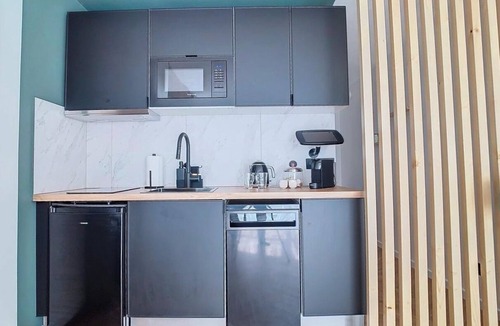 Noisy-le-Grand Apartment | SMART studio ultra-connected - Perfect stopover between Disneyland and Paris