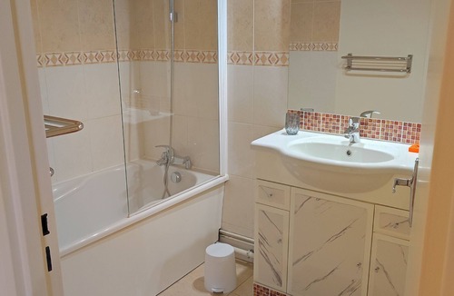 Garches Apartment | Spacious 2-room apartment with terrace
