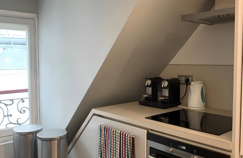 Arts-et-Metiers Apartment | Spacious Stunning 6th Floor Apartment in Renovated "Haussmannian" Building