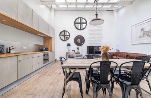 Quartier Sainte-Avoye Apartment | STEP INTO A UNIQUE PARISIAN EXPERIENCE IN THE HEART OF MARAIS AT RUE DU TEMPLE
