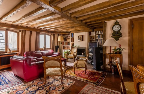 Paris City Center Apartment | Steps from the Louvre, by Veeve