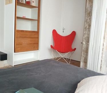 Quartier de la Folie-Mericourt Apartment | Stipologic 6P 2BR
