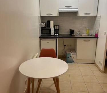 Clichy Apartment | Studio à 2 pas du métro