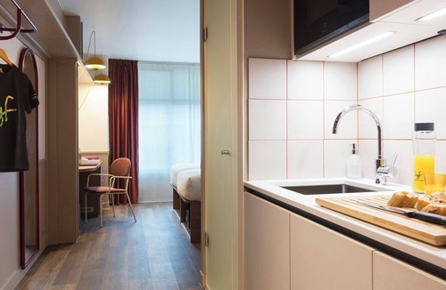 20th Arrondissement Apartment | Studio Apartment with Aircon in Gambetta Paris