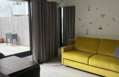 Quartier de la Folie-Mericourt Apartment | Studio Avec une Grande Terrasse 35m2 au Coeur du 11eme Arrondissement de Paris