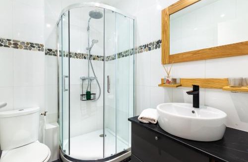 Quartier du Gros-Caillou Apartment | Studio Bourdonnais