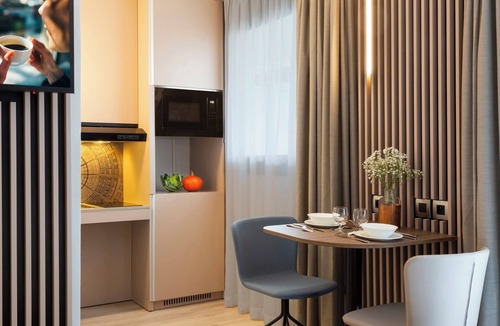 Gambetta Apartment | Studio Deluxe With Balcony In La Défense Paris