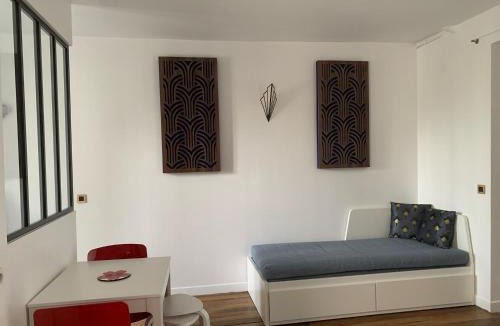 Belleville Apartment | Studio perfect for 2 adults and 1 kid, and up to 2 kids - Jourdain 20e, 25mn to Louvre via line M11