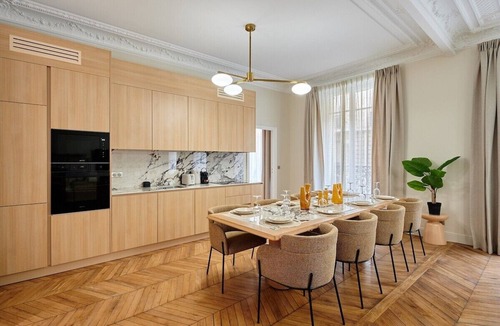 L'Europe Apartment | Sublime apartment in the center of Paris