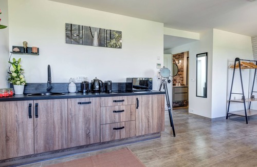 Coupvray Apartment | Suite Belmondo - 4P near Disneyland Paris