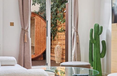Notre-Dame-des-Champs Apartment | Suite luxueuse avec jardin privé Sauna et Jacuzzi