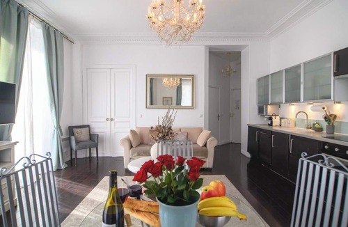 Quartier Sainte-Avoye Apartment | Sunlit & Elegant with Balcony - Marais/Montorgueil
