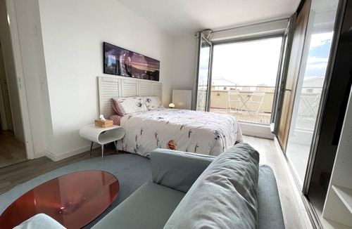 Bagneux Apartment | Superb apartment in T3 residence (Air conditioning and parking options)