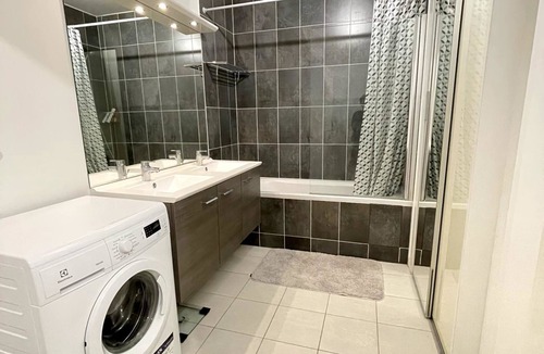 Bagneux Apartment | Superb apartment in T3 residence (Air conditioning and parking options)