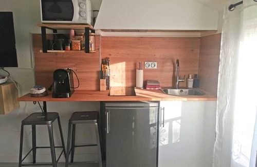 Villeneuve-Saint-Georges Apartment | Superb 2-room apartment between Paris and Orly, private garden