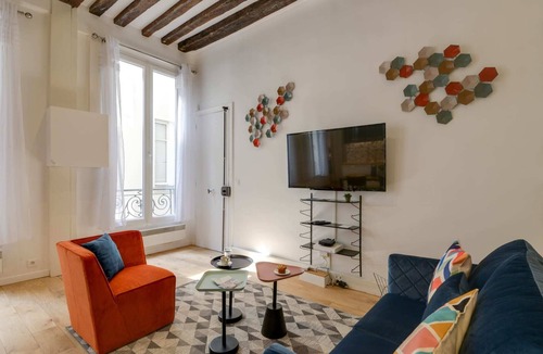 Bonne-Nouvelle Apartment | Sweett | Clery - Two Bedroom Apartment, Sleeps 4