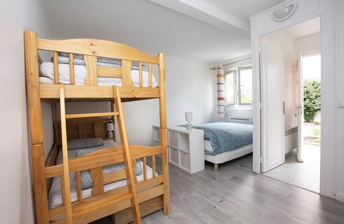 Garches Apartment | T2 45 m² on private driveway at the gates of Paris (1 to 6 people)