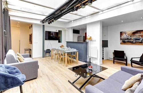 Quartier de la Folie-Mericourt Apartment | TBS 157 : Rudy - Spacious loft in Oberkampf