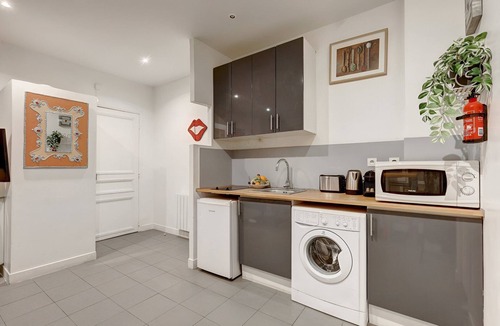 Quartier de la Folie-Mericourt Apartment | TBS 200 - Cosy apartment Quartier Oberkampf