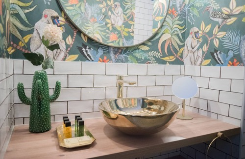 Porte-Dauphine Bed & Breakfast | The Charming Trocadero Eiffel Tower