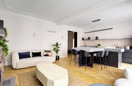Marais Apartment | THE EPITOME OF PARISIAN ELEGANCE IN THE HEART OF THE MARAIS - RUE DE LA VERRERIE