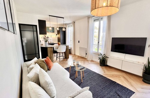 Bry-sur-Marne Apartment | The Van Gogh Appart 3'RER 11'Paris 23'Disney