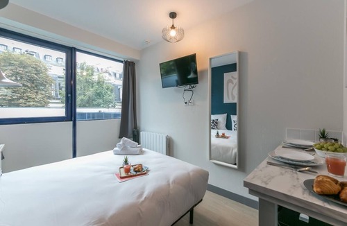 Passy Apartment | Tour Eiffel - Nicolo 22: cosy apartment for 2