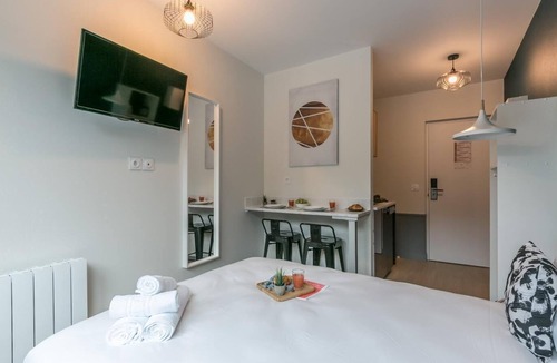 Passy Apartment | Tour Eiffel - Nicolo 22: cosy apartment for 2