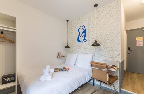 15th Arrondissement Apartment | Tour Eiffel - Saint-Charles 11: cosy flat for 2