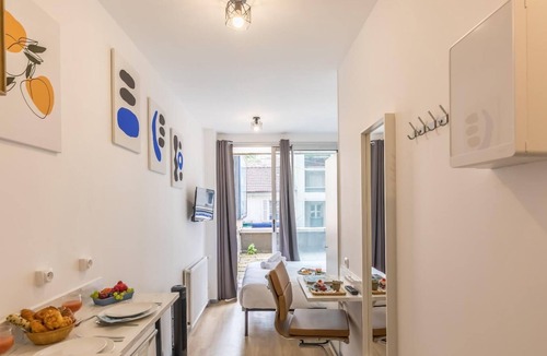 15th Arrondissement Apartment | Tour Eiffel - Saint-Charles 14: cosy flat for 2