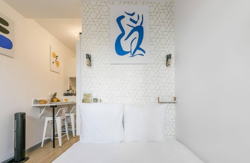 15th Arrondissement Apartment | Tour Eiffel - Saint-Charles 15: cosy flat for 2