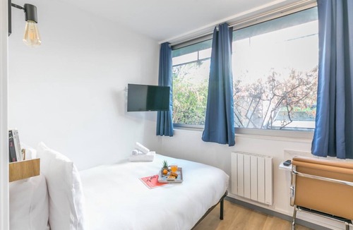 15th Arrondissement Apartment | Tour Eiffel - Saint-Charles 15: cosy flat for 2
