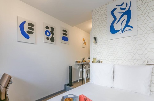 15th Arrondissement Apartment | Tour Eiffel - Saint-Charles 16: cosy flat for 2