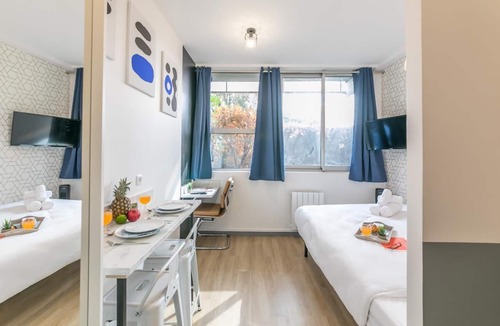 15th Arrondissement Apartment | Tour Eiffel - Saint-Charles 17: Apt. for 2