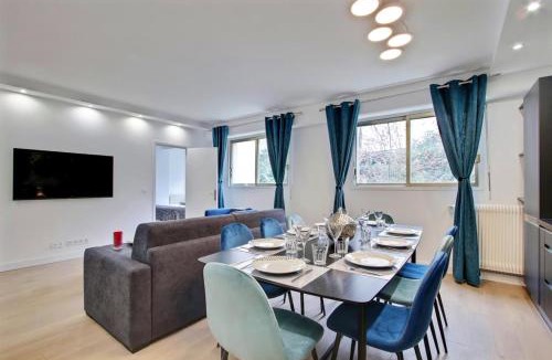 16th Arrondissement Apartment | TROCADERO/EIFFEL TOWER - 3 Bedrooms- All New!