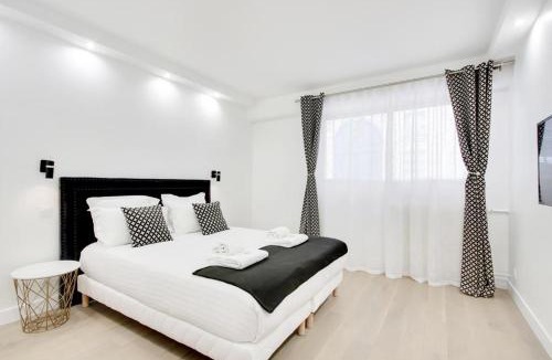 16th Arrondissement Apartment | TROCADERO/EIFFEL TOWER - 3 Bedrooms- All New!